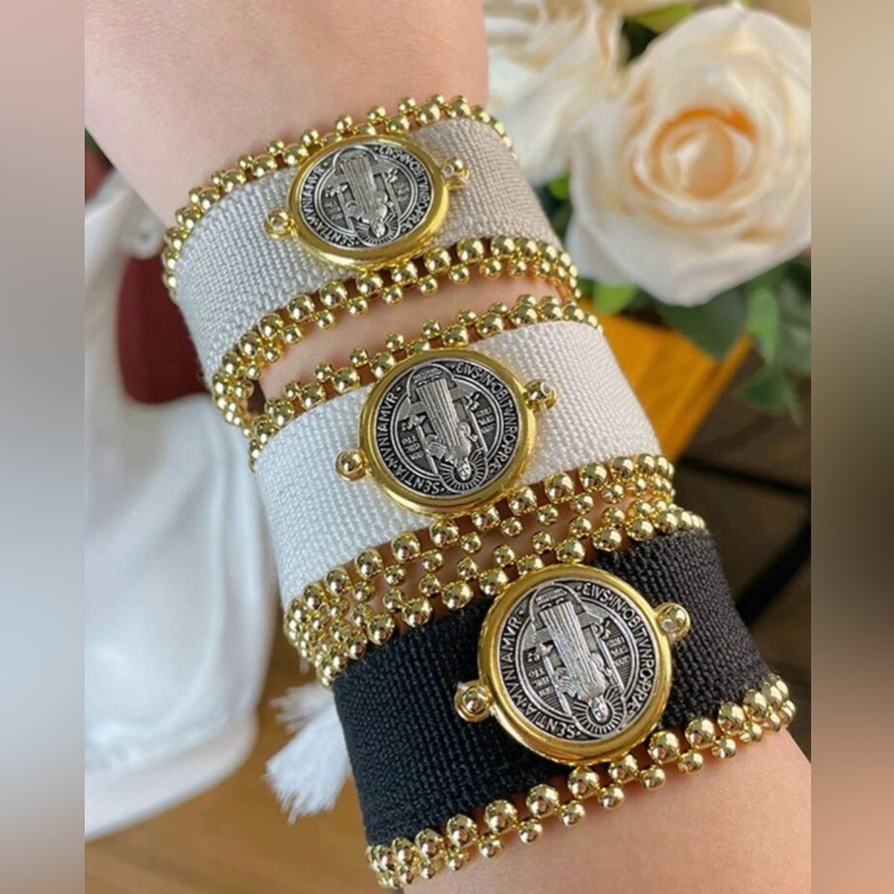 San Benito Elegant White and Gold Bracelet - Picture 2 of 3